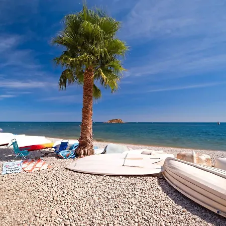 Apolo Iv-8 By Interhome